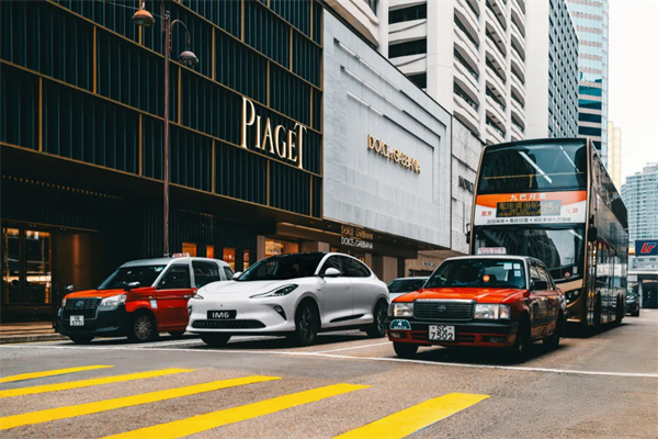 智己汽车重磅登陆香港市。6系双车同步上市