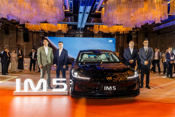 智己汽车重磅登陆香港市。6系双车同步上市